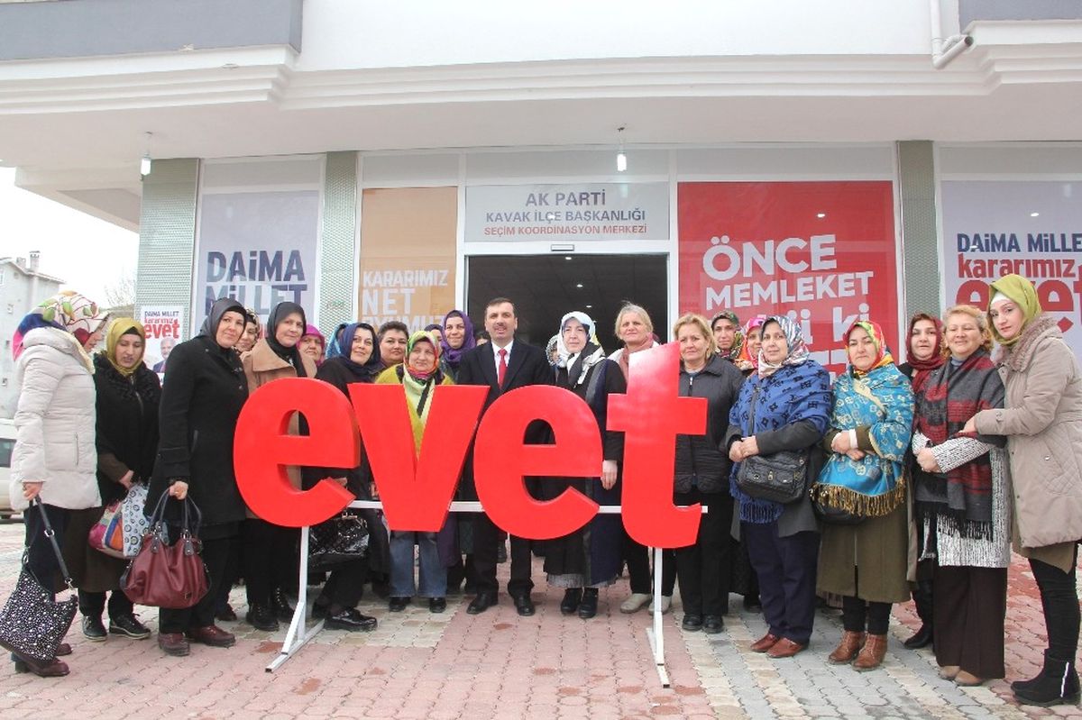 Kadınlardan Kavak\'a "Evet" Çıkarması