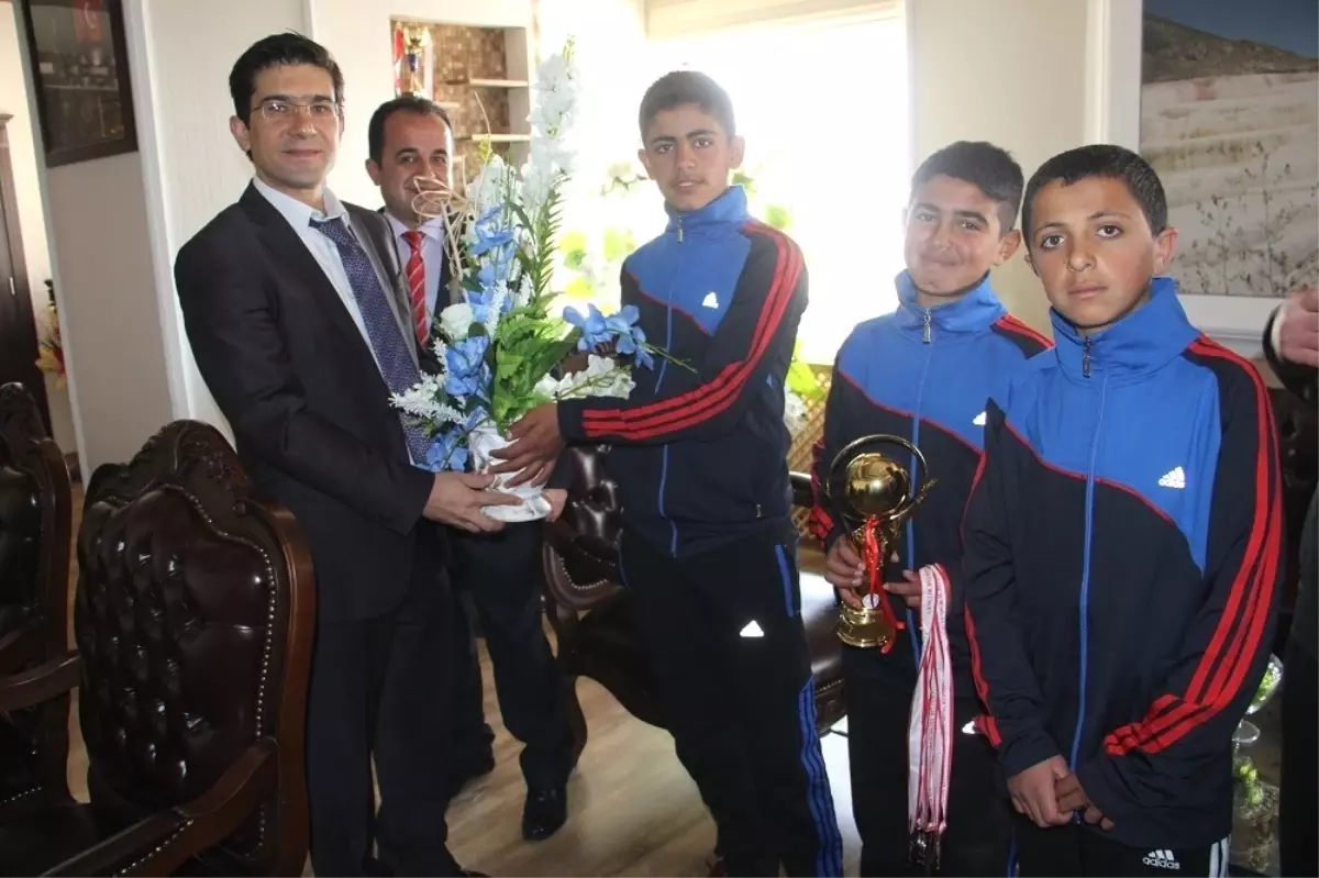 Kaymakam Öztürk Dereceye Giren Sporcuları Kabul Etti