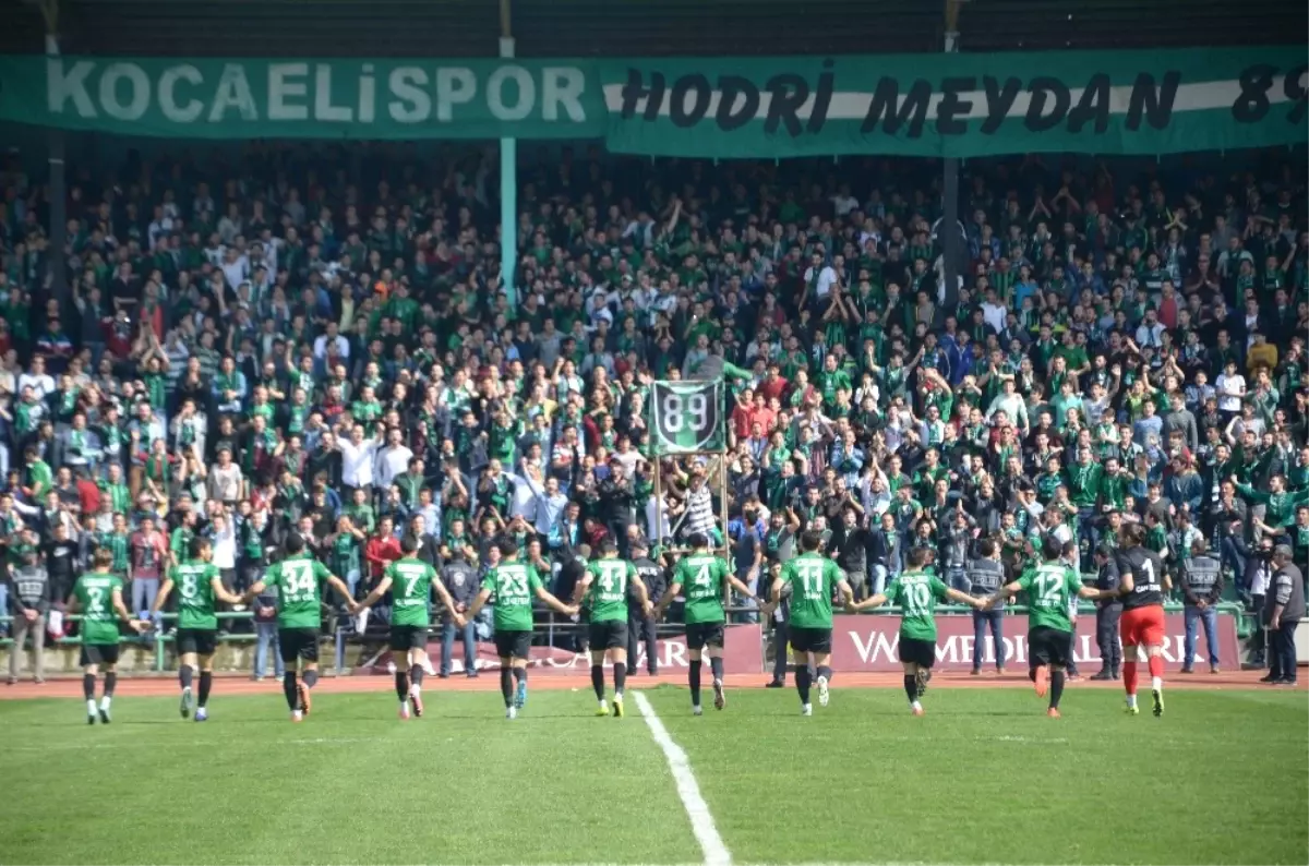 Kocaelispor Taraftar Grubu Cinayet Sonrası Tribünden Çekildi