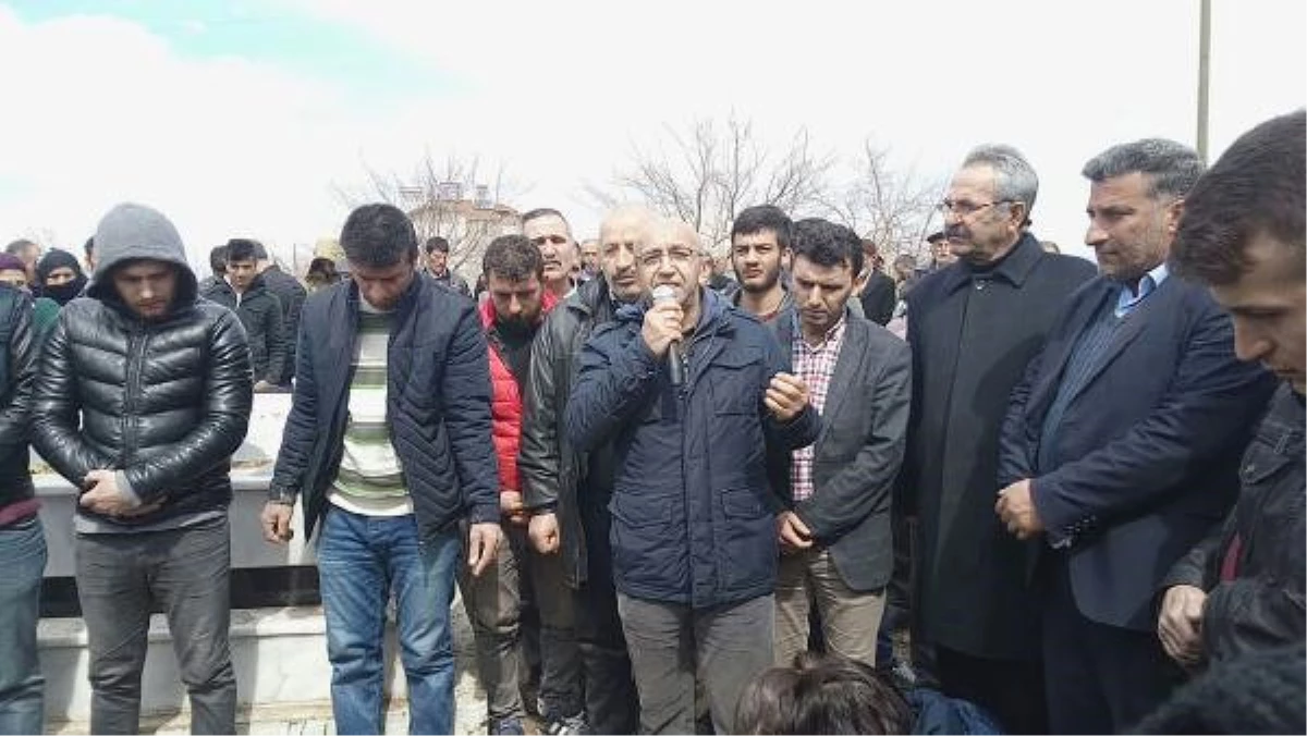 Malatya Diyarbakır\'da Nevruzda Vurulan Üniversiteli, Malatya\'da Toprağa Verildi