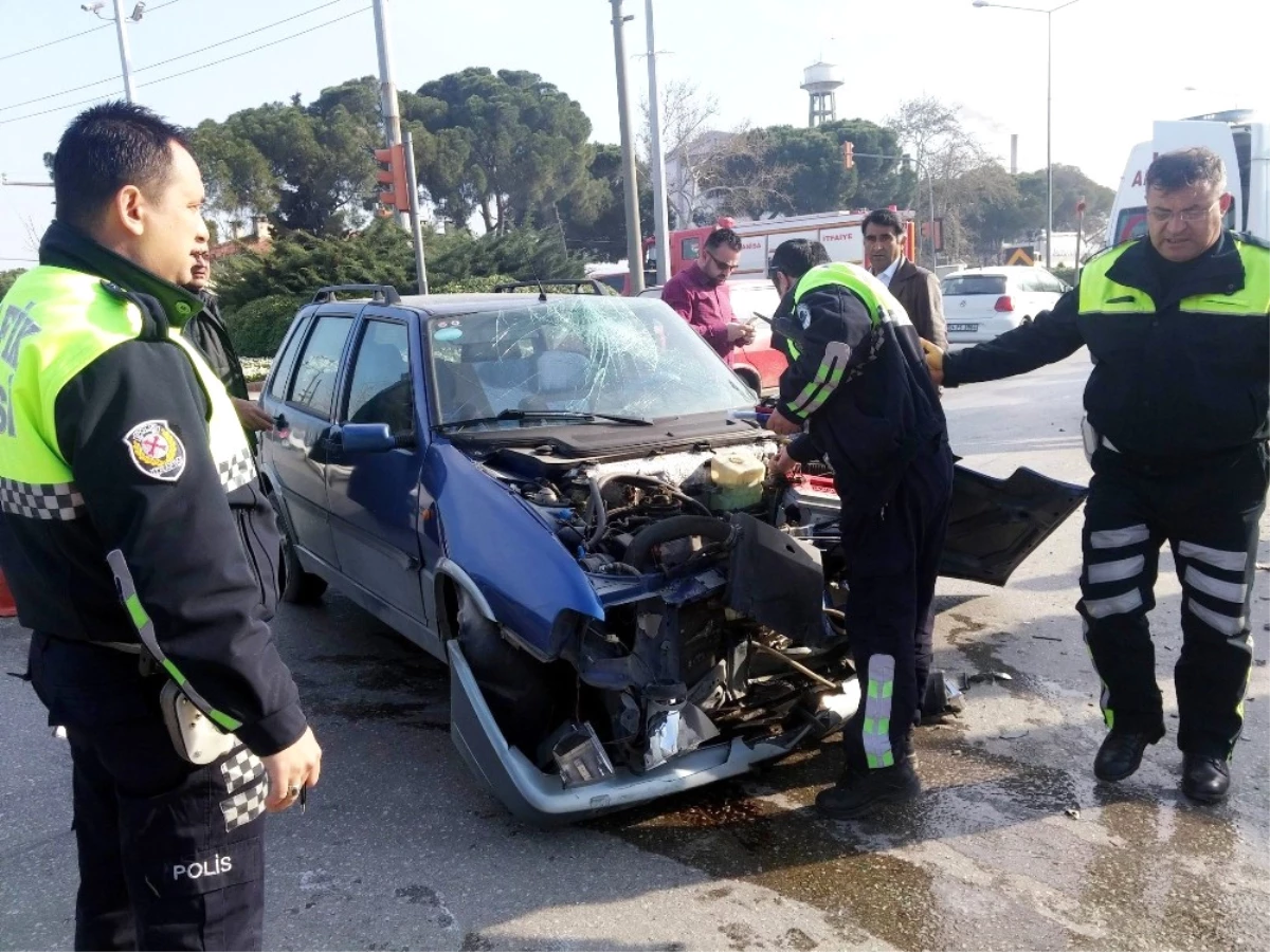 Manisa\'da Trafik Kazaları: 6 Yaralı