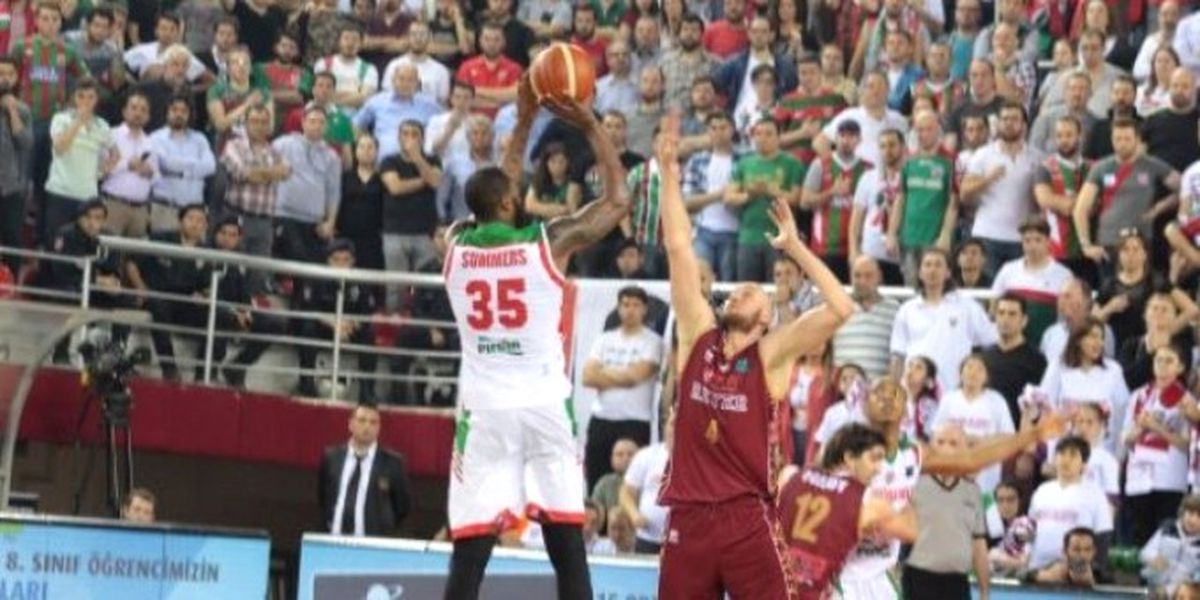 Pınar Karşıyaka Avantajı Kaptı