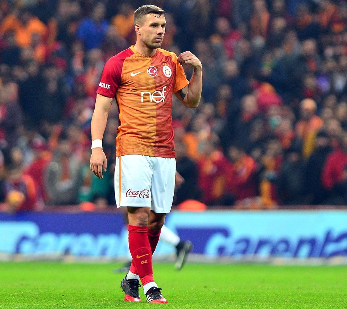 Podolski Veda Ediyor
