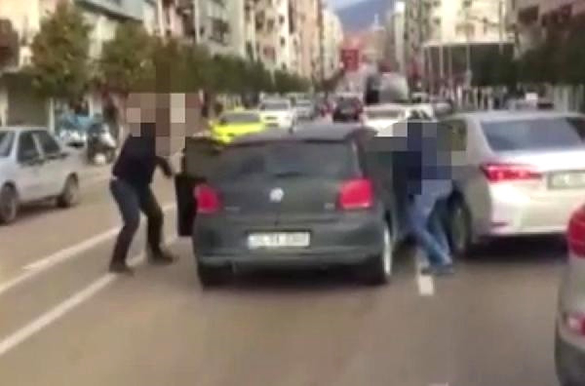 Polisten Kaçan Kadın Sürücünün Otomobilinde Uyuşturucu ve Tabanca Bulundu