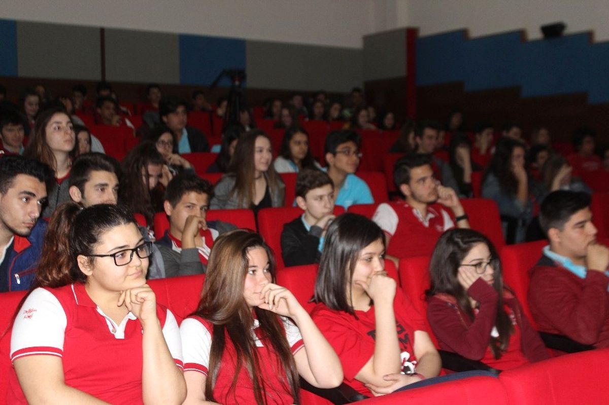 Prof. Dr. Özgün\'den Öğrencilere Meslek Seçimi Uyarısı