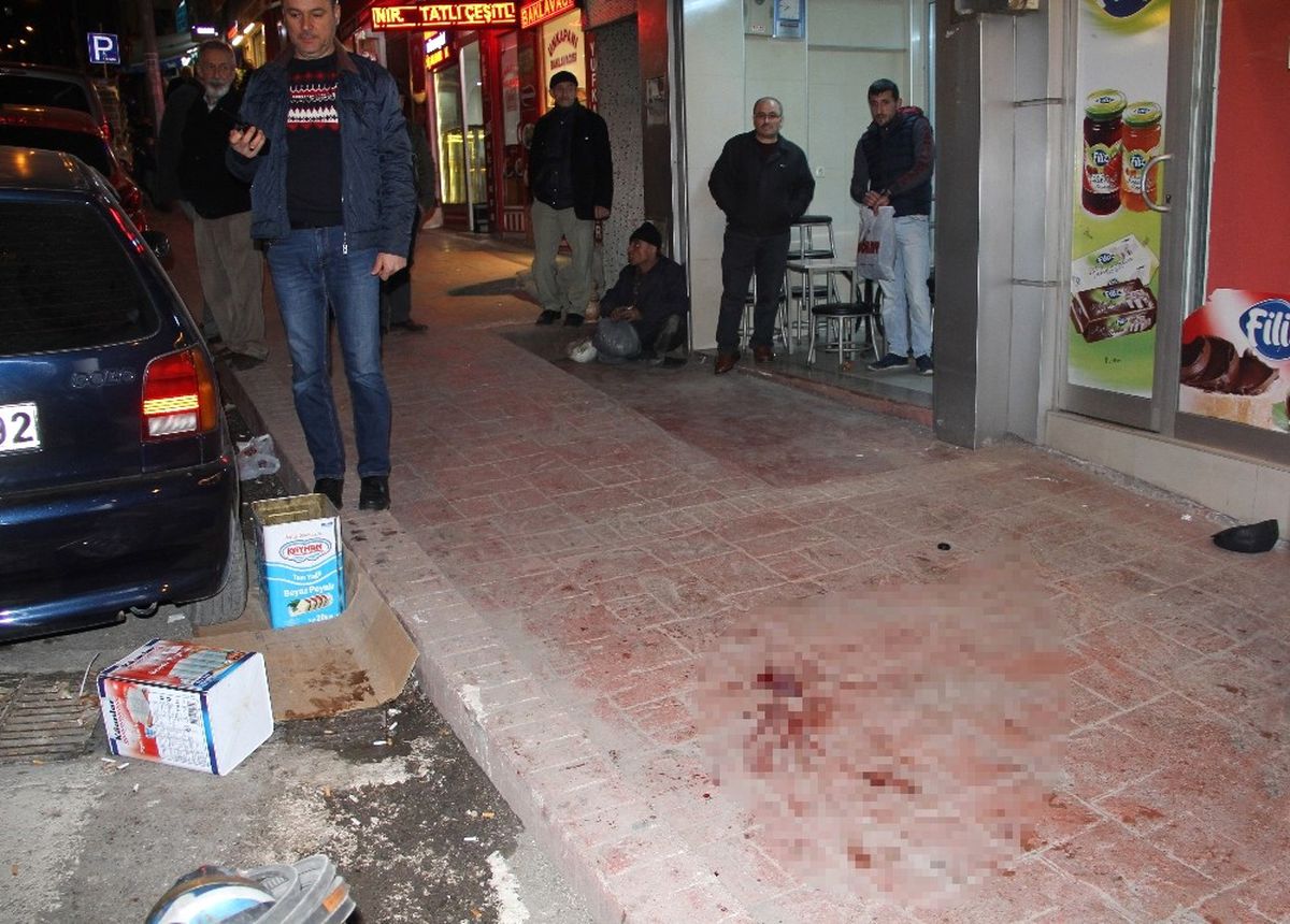Samsun\'da Bıçaklı Kavga: 2\'si Polis 3 Yaralı