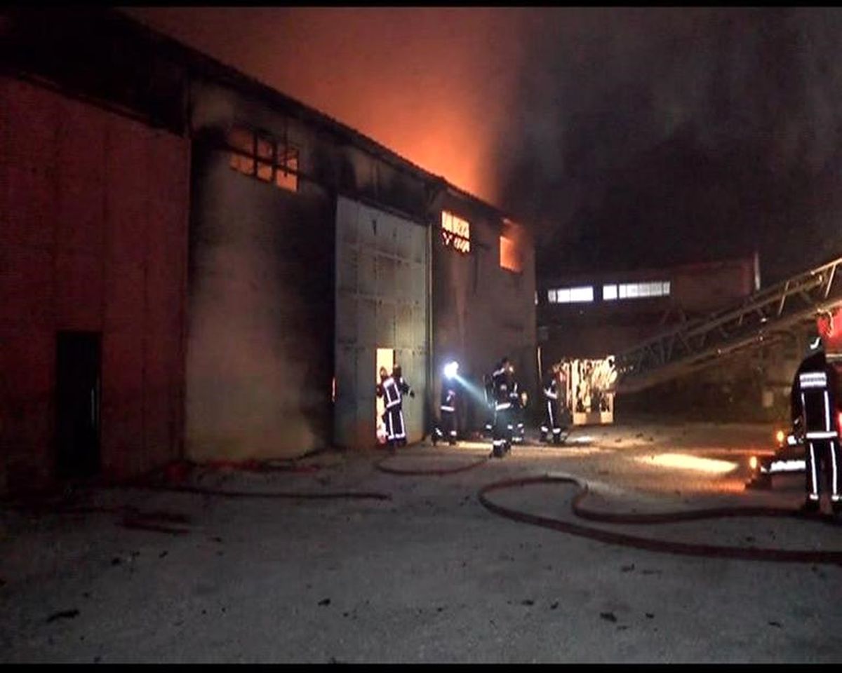 Silivri\'de Korkutan Fabrika Yangını