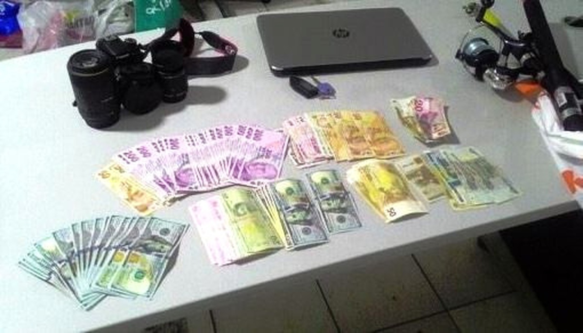 Sinyal Kesiciyle Otomobilden Para Çalan Hırsızlar Yakalandı