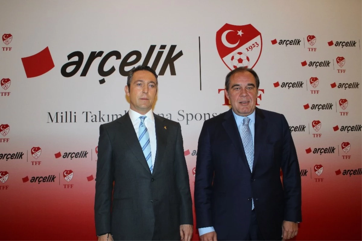Tff Başkanı Demirören, İstanbul\'da Milli Maç Oynanmamasını Değerlendirdi