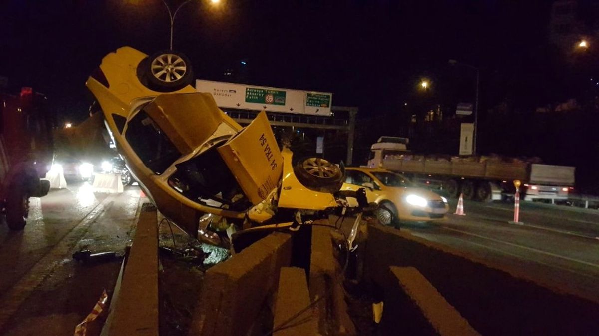 Ticari Taksi İçindeki Yolcularla Takla Attı: 1 Ölü, 2 Yaralı