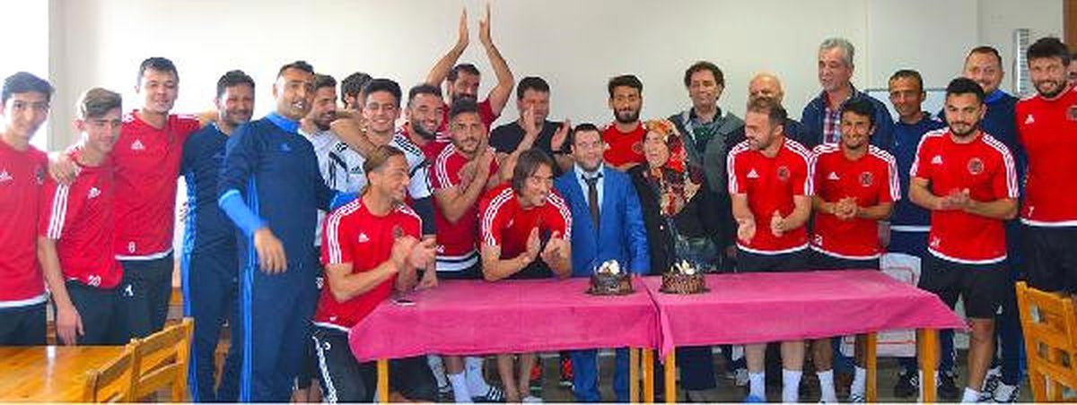 Turgutluspor\'da Çok Özel Kutlama