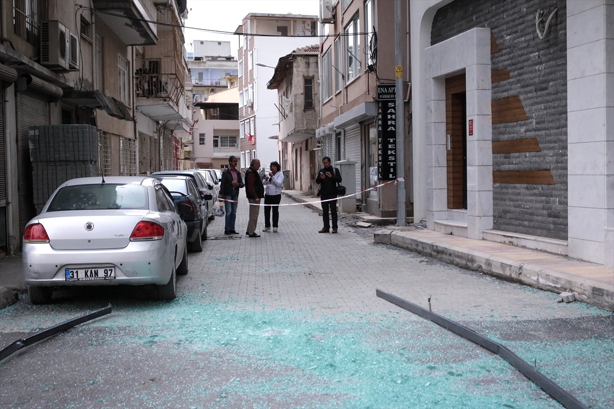 Üzerine Cam Korkuluk Düşen Motosiklet Sürücüsü Hayata Tutunamadı