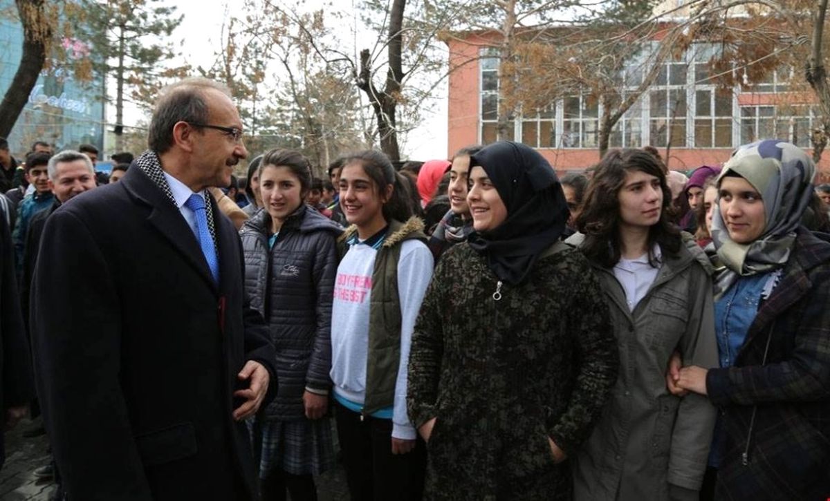 Vali Yavuz\'dan Muşlu Gençlere Mektup