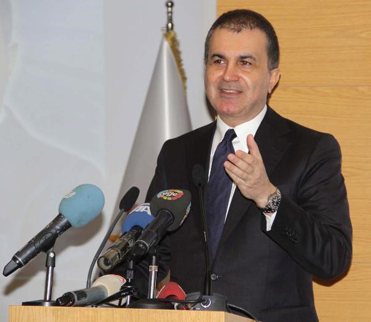 AB Bakanı Çelik: "İngiltere\'de Gerçekleşen Terör Saldırısını Lanetliyoruz"
