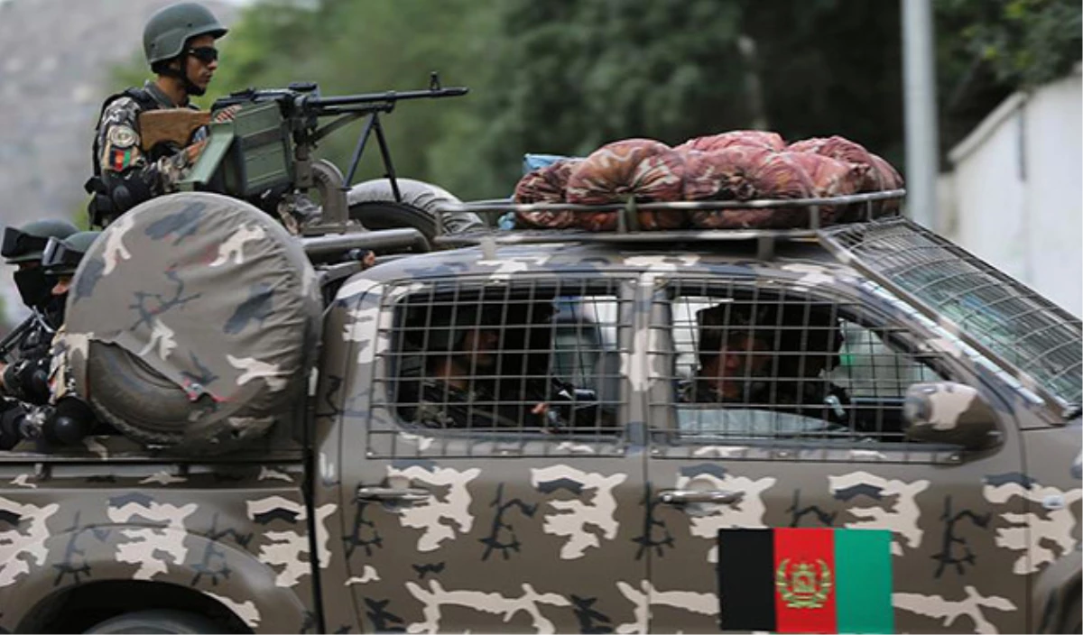Afganistan\'da Sangin İlçesi Taliban\'ın Kontrolüne Geçti