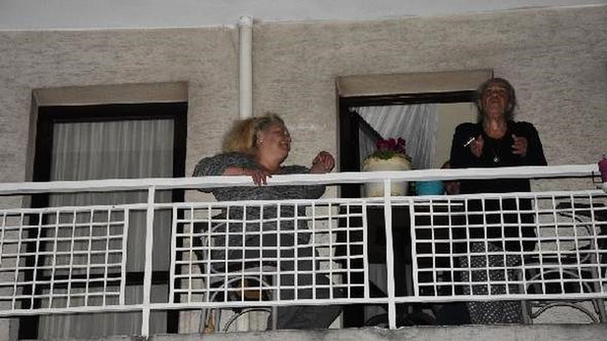 Ak Partili Kadınlara Saksı Atıldı
