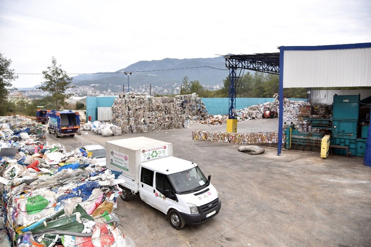 Alanya Belediyesi\'nden Rekor Geri Dönüşüm Hizmeti