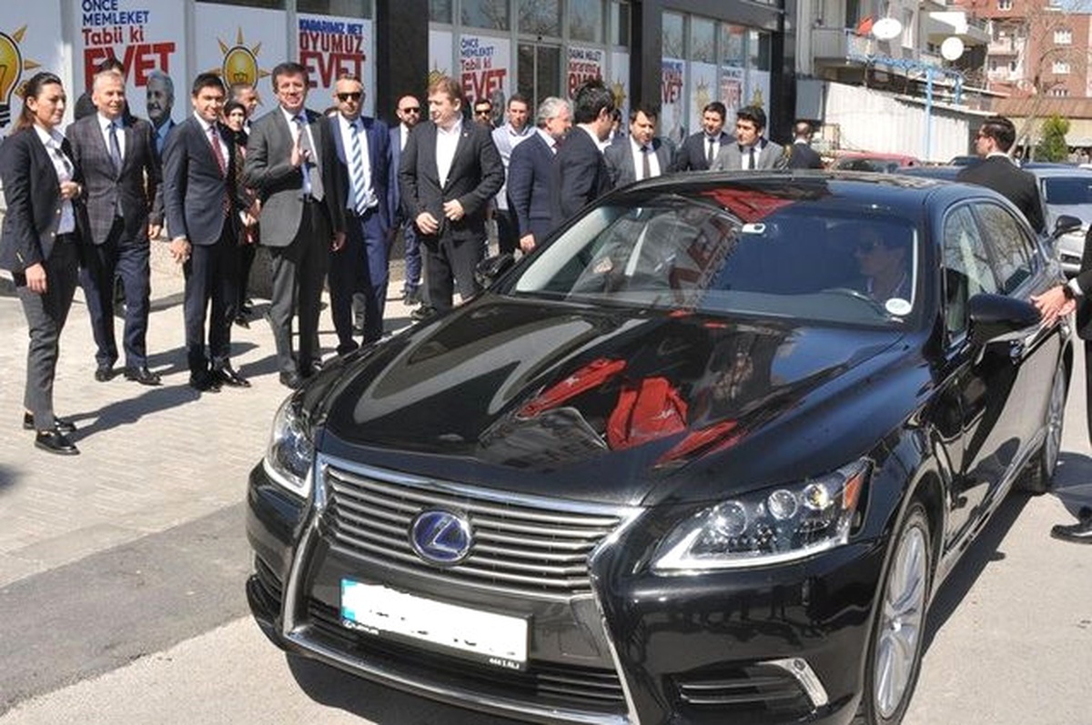 Bakan Zeybekci, Makam Otomobilini Değiştirdi (2)