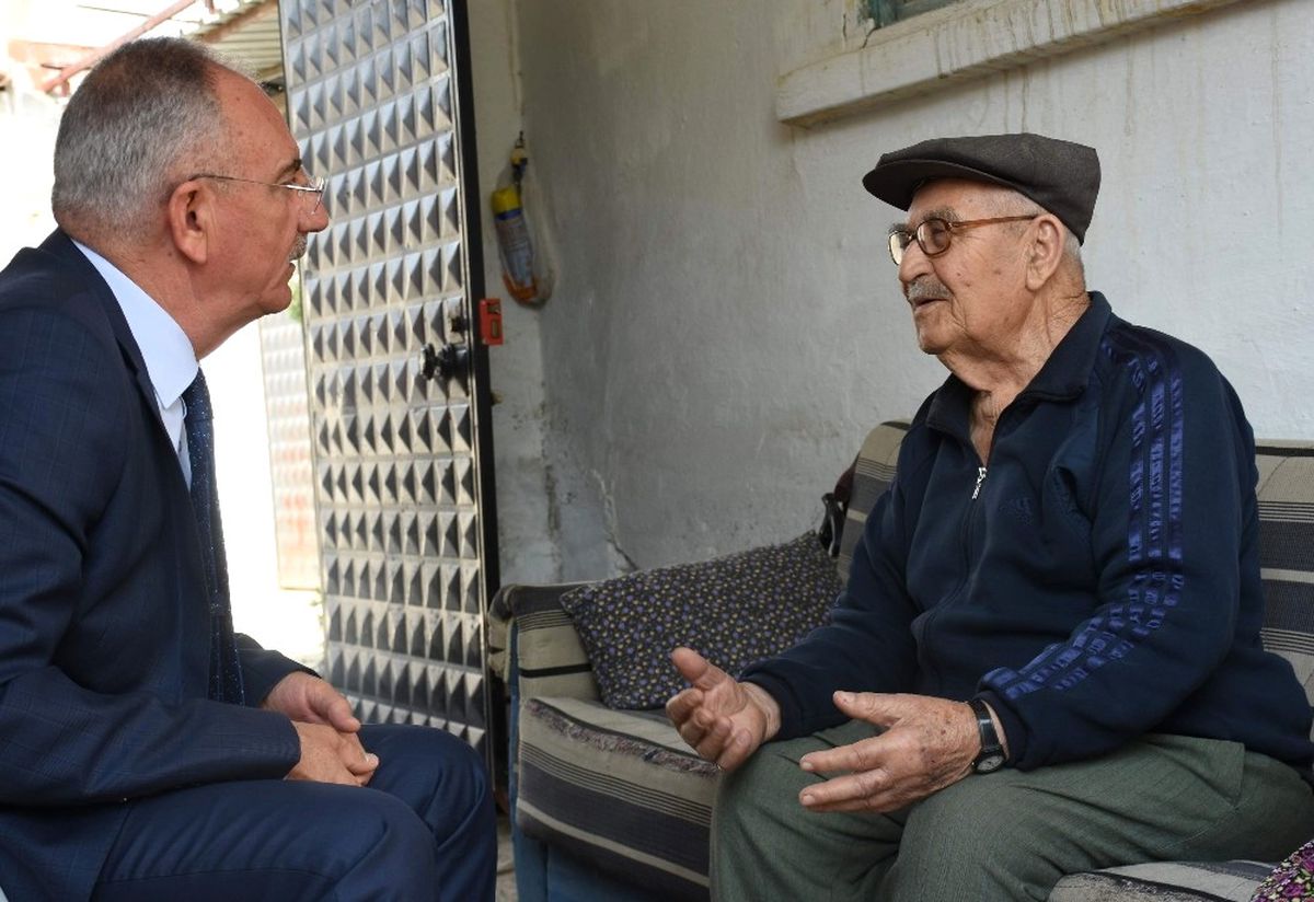 Başkan Kale Ulu Çınarları Unutmadı