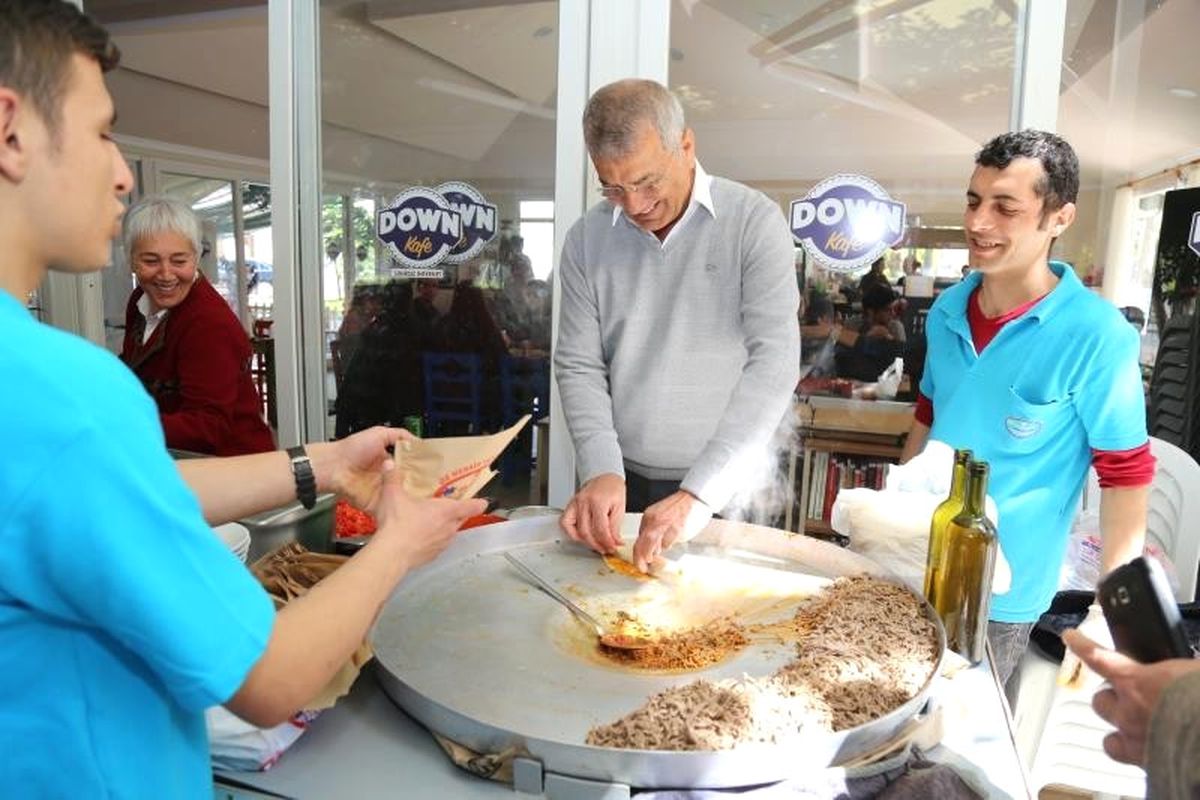 Başkan Tarhan\'dan Konuklara Tantuni Ziyafeti