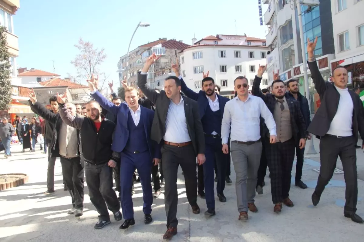 Bolu\'ya Gelen Ümit Özdağ\'ı Ülkücü Grup Protesto Etti(2)