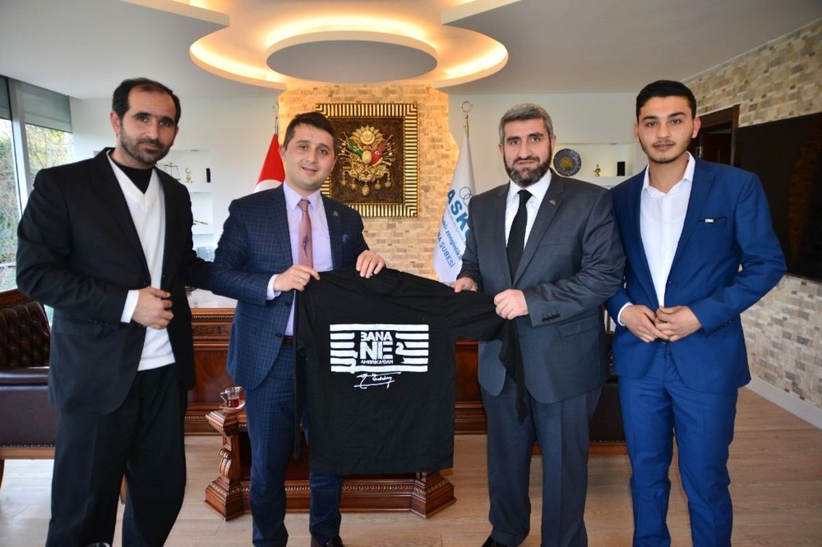 Çalışkan\'a "Bana Ne Amerika\'dan" Tişörtü