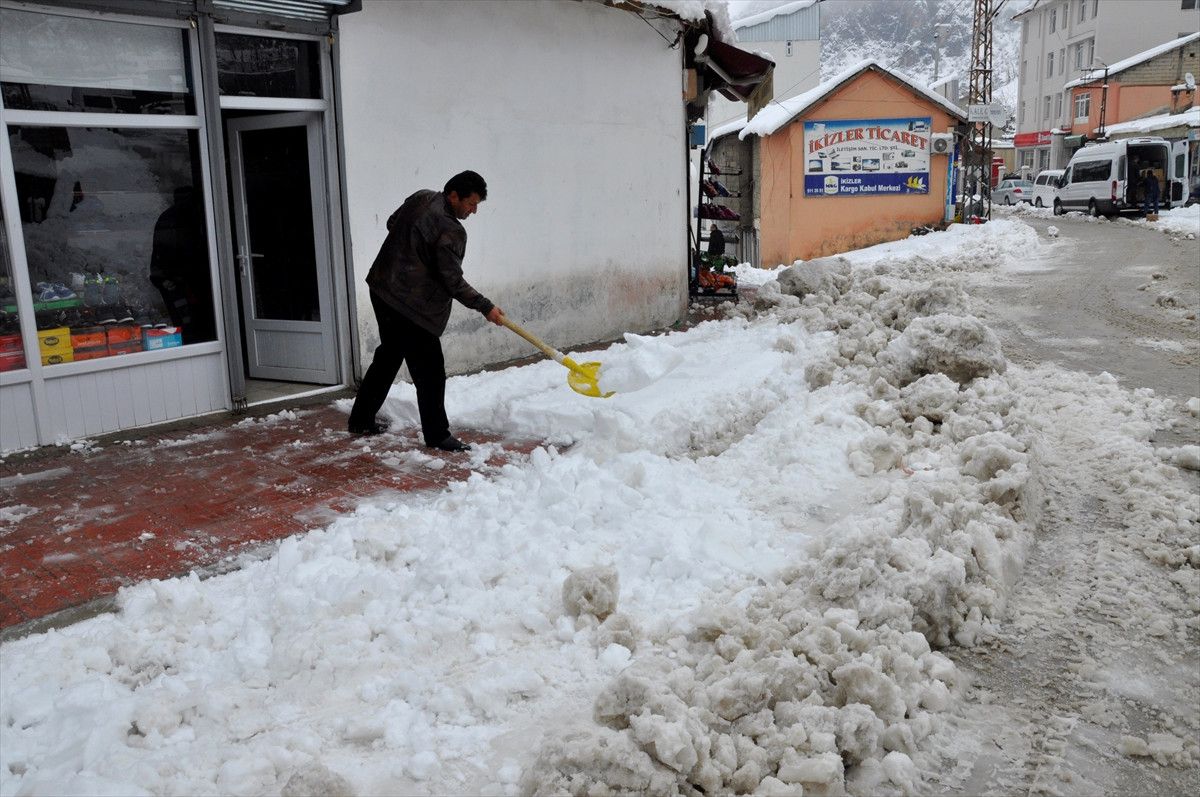 Çukurca\'ya Kar Yağdı
