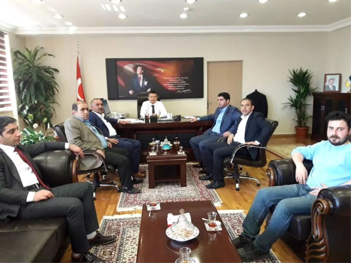 Dilovası Vanlılar Derneği Kaymakam Asım Alkan\'ı ziyaret etti