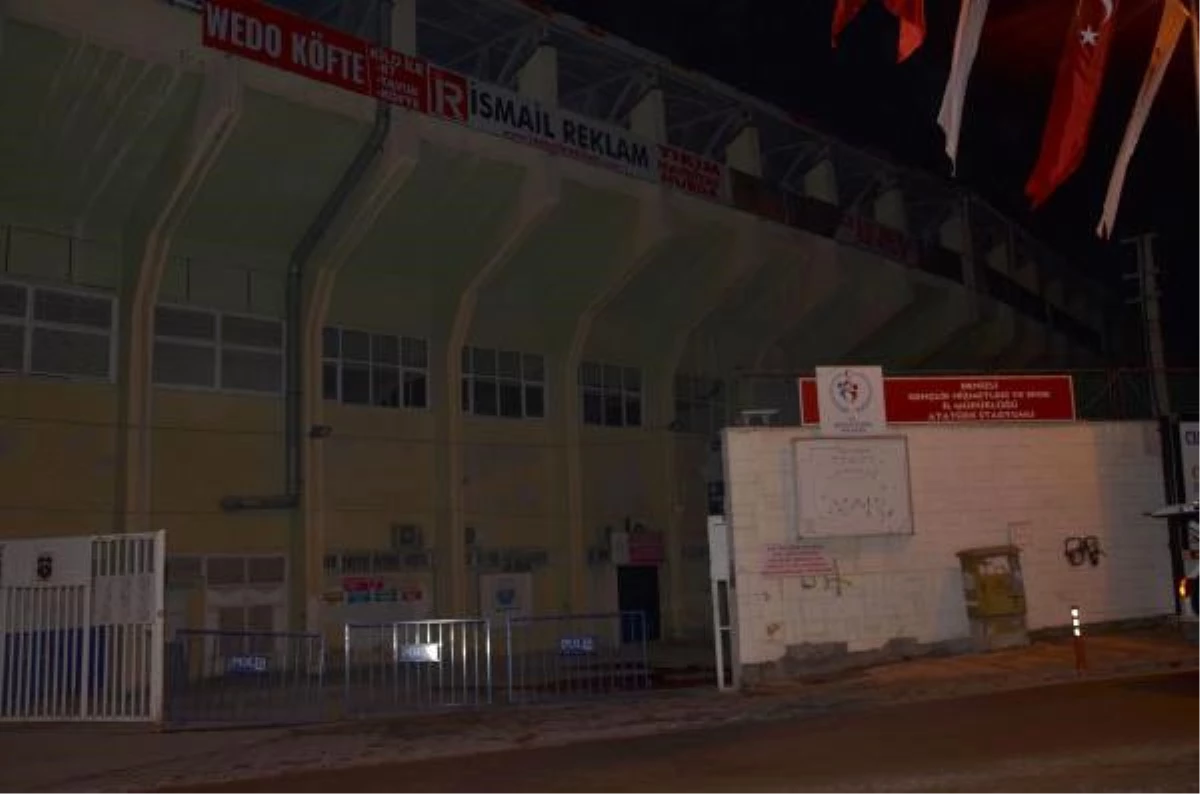 Erdoğan\'a Hazırlık İçin \'Denizli Atatürk Stadı\' Tabelası Söküldü