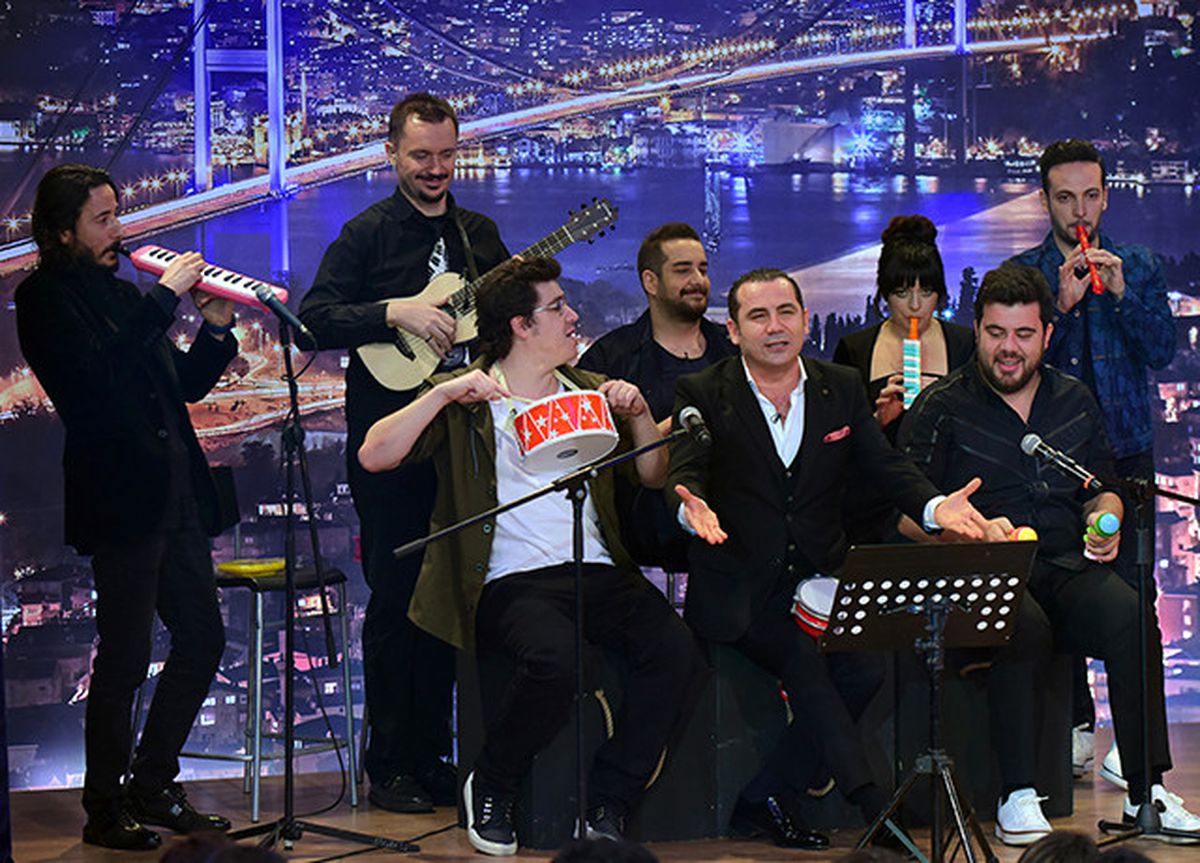 Ferhat Göçer ve Orkestrası Herkesi Coşturdu!