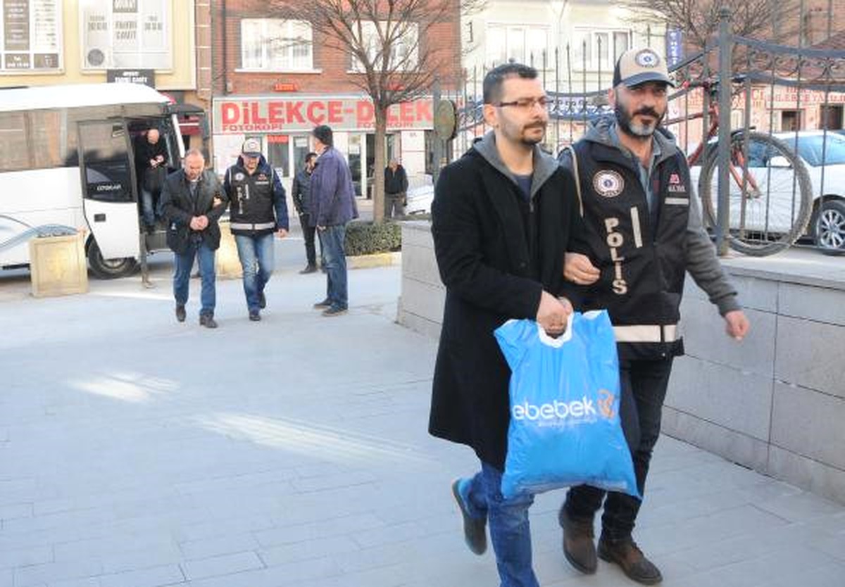 Fetö Şüphelisi Havacılık Mezunları Adliyede