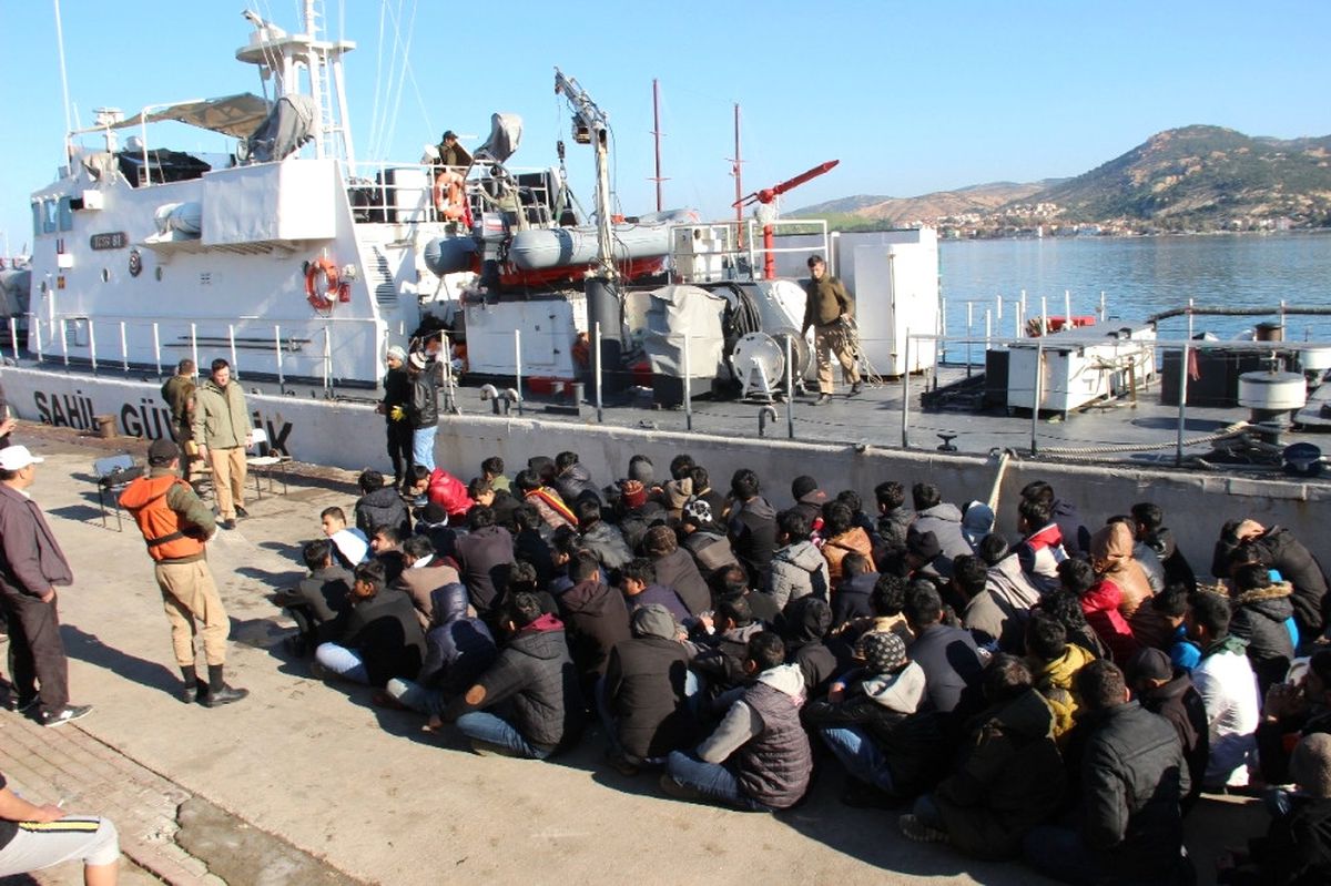 Foça\'da, 115 Suriyeli Göçmen Yakalandı