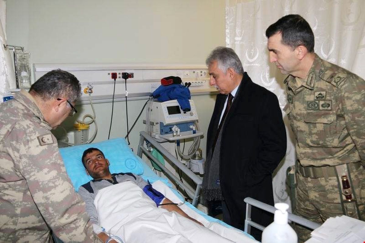 Hakkari\'de Çatışma: 1 Şehit, 3 Yaralı