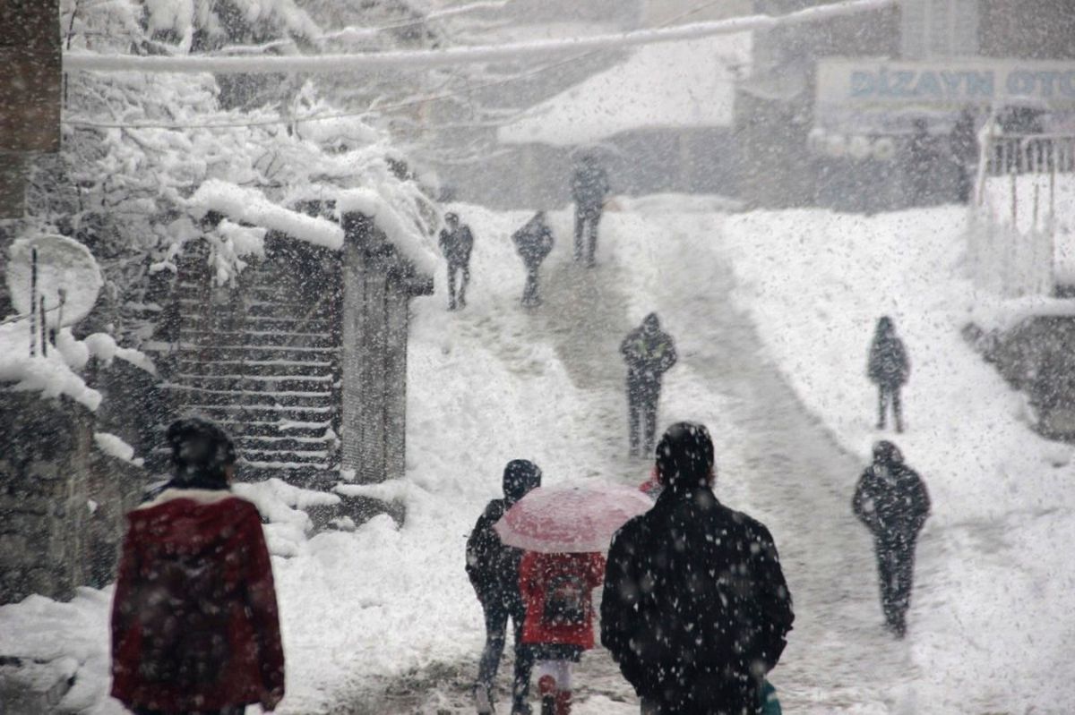 Hakkari\'de Kar Yağışı