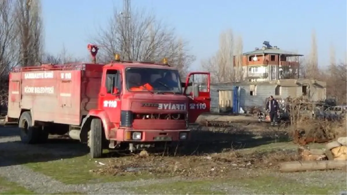 Hudut Alay Komutanlığı Yakınında Çıkan Yangın Korkuttu