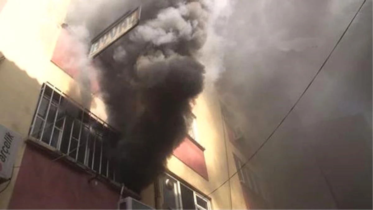 Karaköy\'de Yangın Paniği! Olay Yerine Çok Sayıda İtfaiye Sevk Edildi