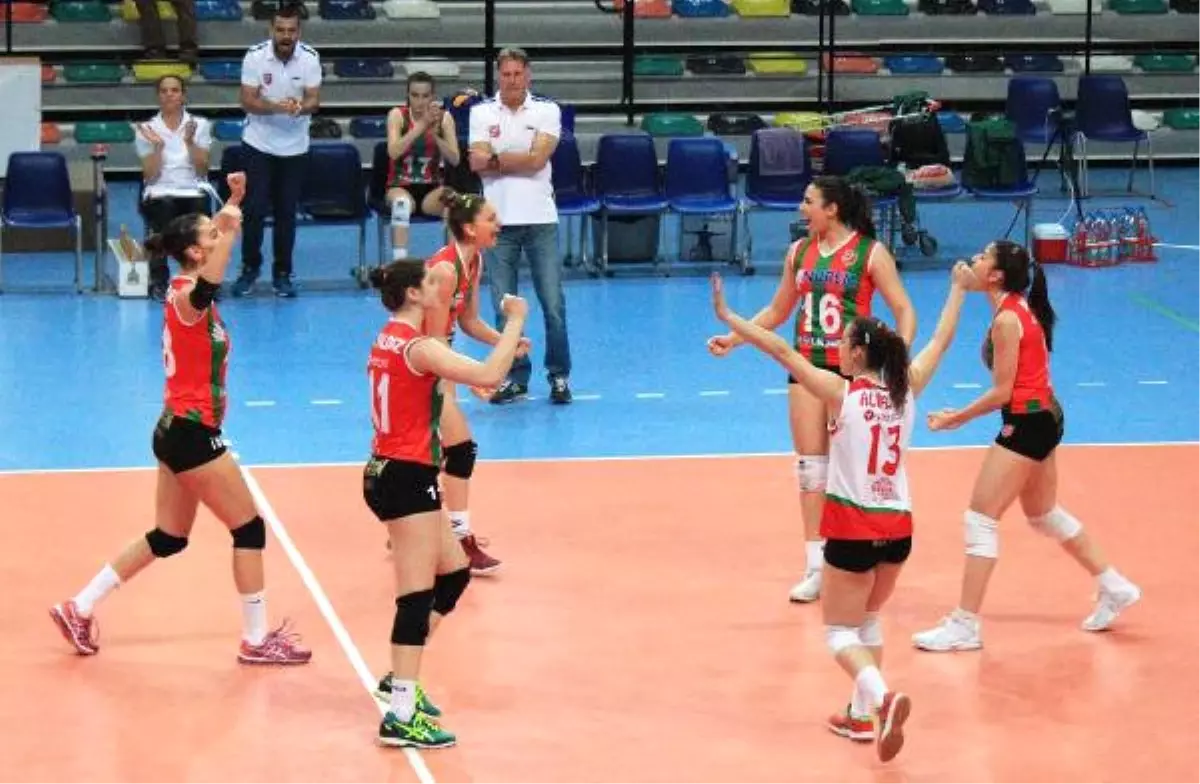 Karşıyaka Voleybol\'da Finallere Kalamadı