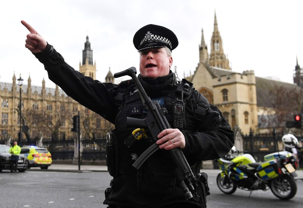 Londra\'da Parlamento Binası Yakınında Saldırı: 1 Ölü