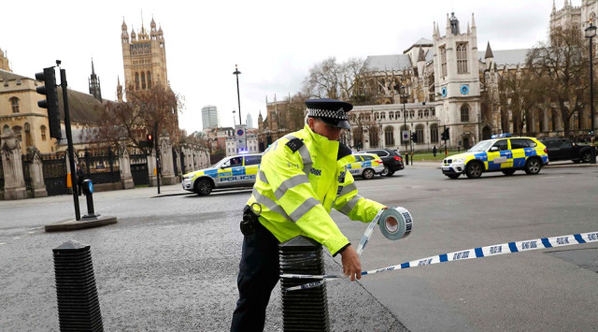 Londra Parlamentosu Önünde Silah Sesleri (2)