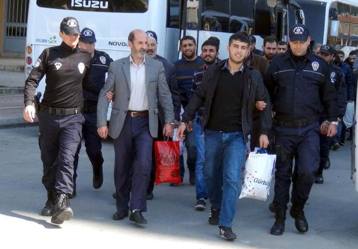Mersin\'de Pkk/kck Şüphelisi 27 Kişi Adliyeye Çıkarıldı