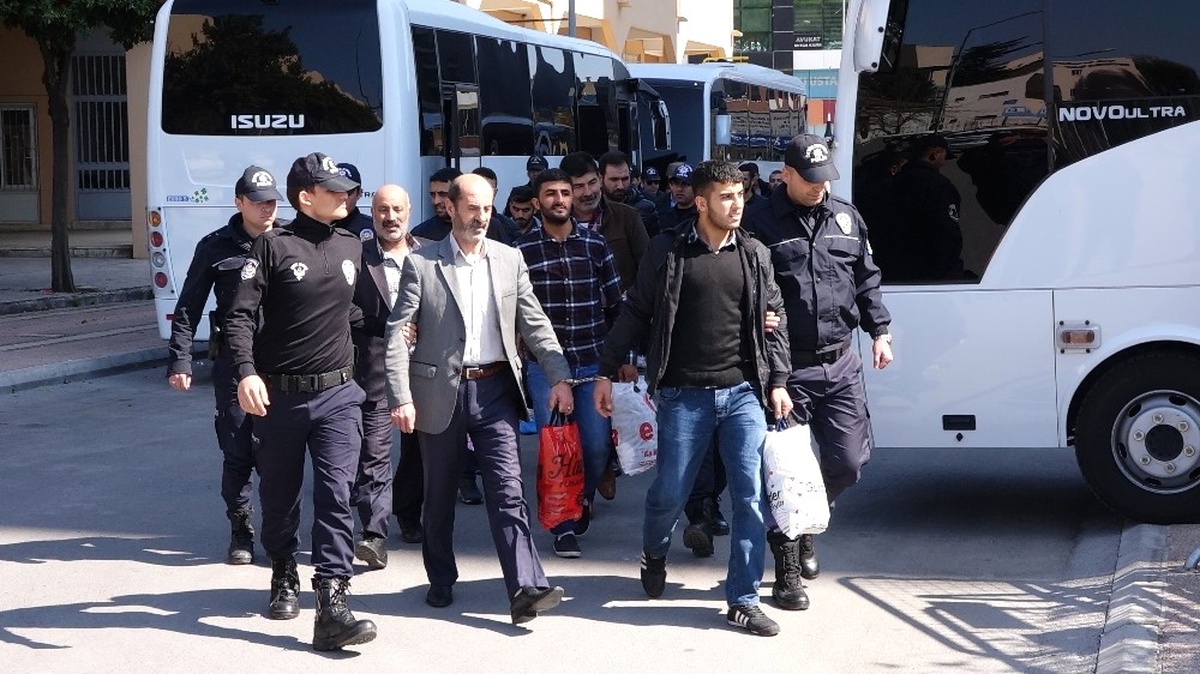 Mersin\'de Terör Zanlısı 27 Kişi Adliyeye Sevk Edildi