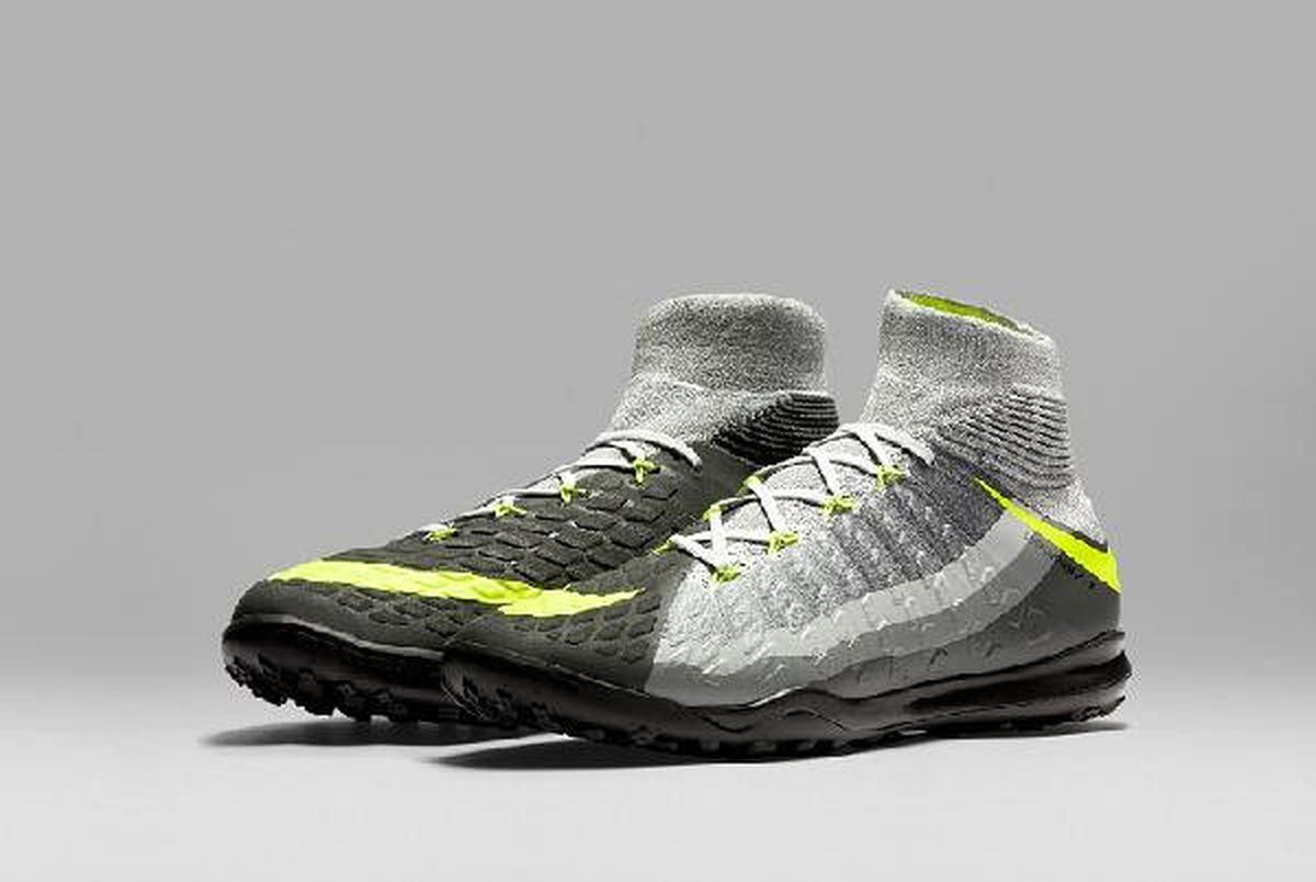 Nike\'ın Air Max Kramponlarını İlk Giyecek İsimler Arasında Sneijder ve Lacazette de Var