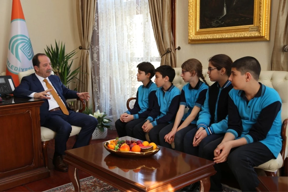 Öğrenciler, Başkan Gürkan\'a Merak Ettiklerini Sordu