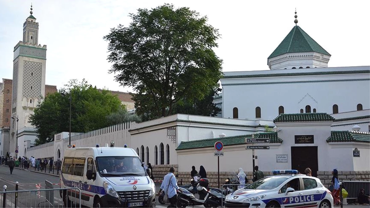 Fransa\'da Bir Camiye Kilit Vuruldu