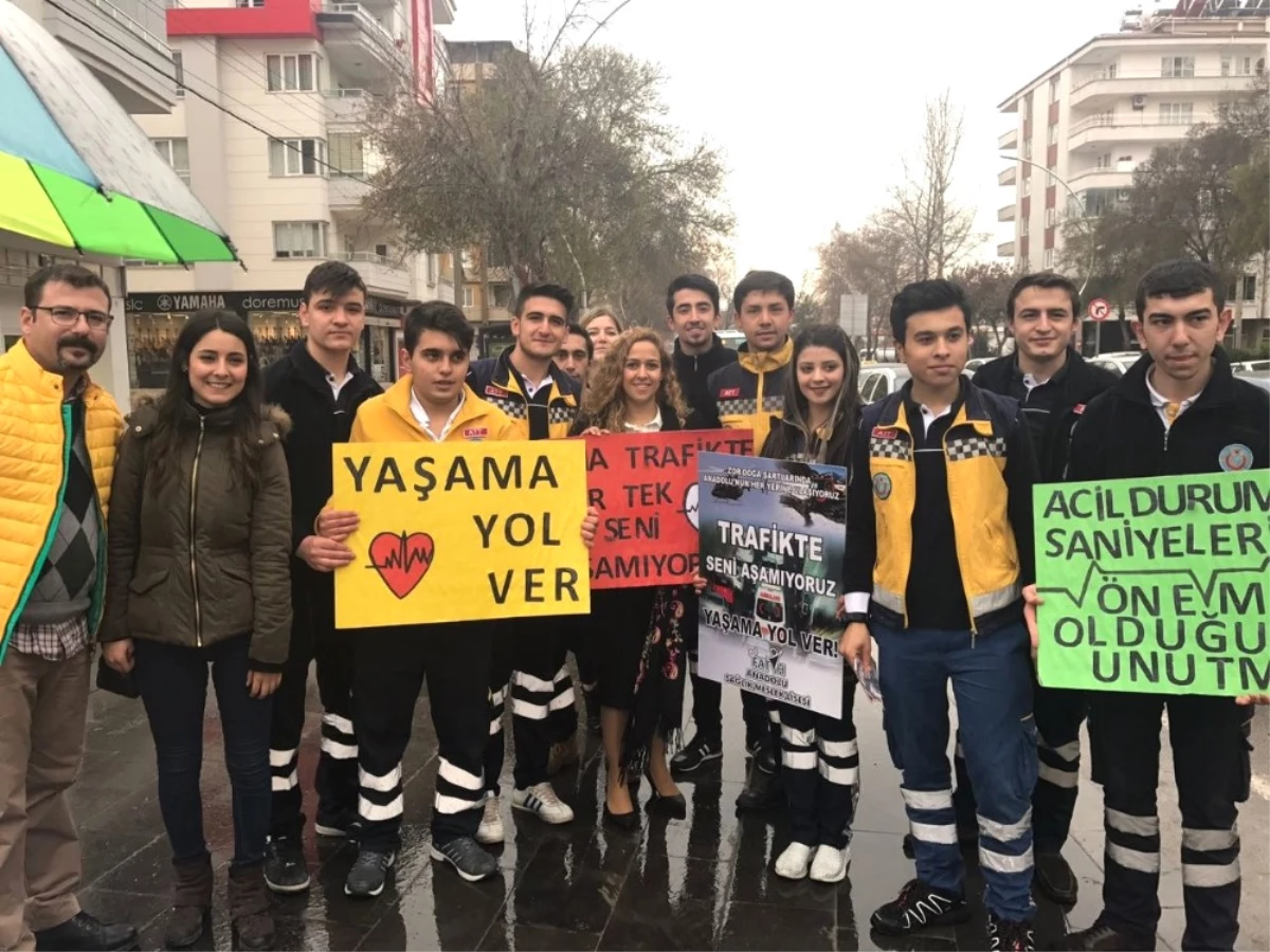 Gaziantep\'te Sağlık Lisesi Öğrencilerinden Gerçeği Aratmayan Tatbikat