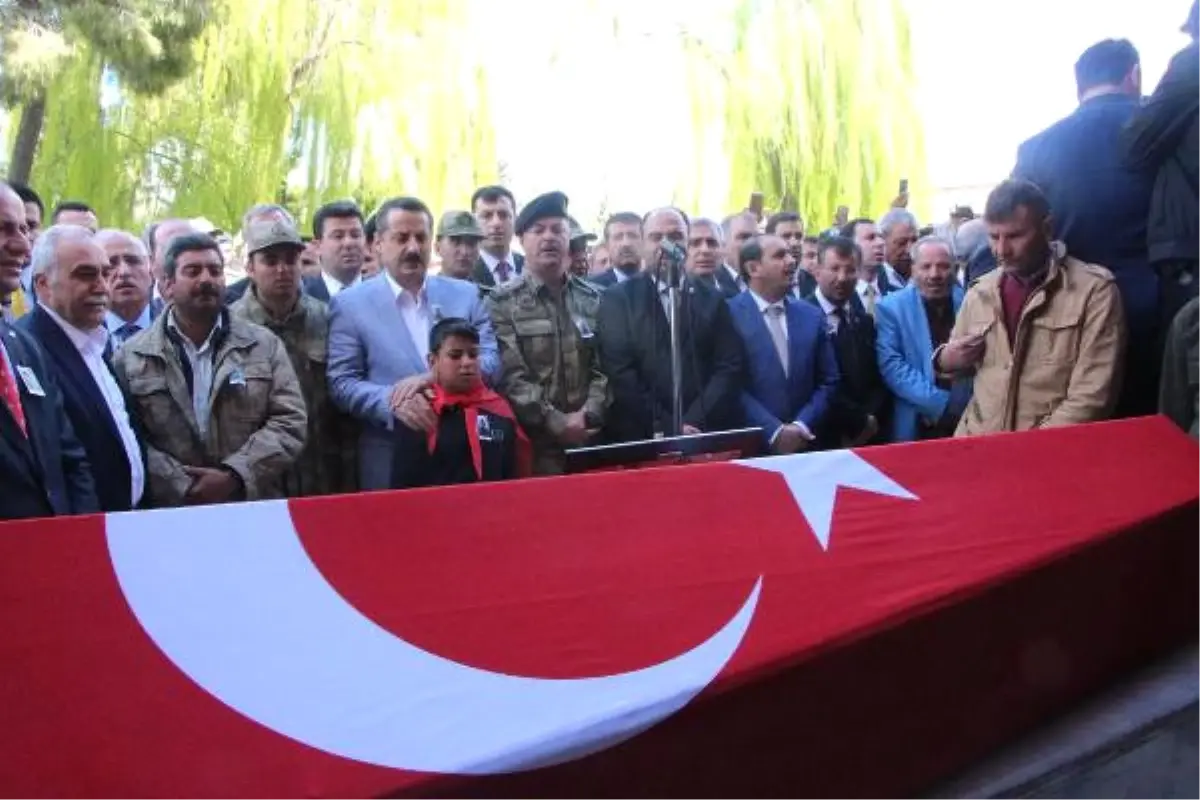 Şehit Er Hüseyin Koroç, Şanlıurfa\'da Toprağa Verildi