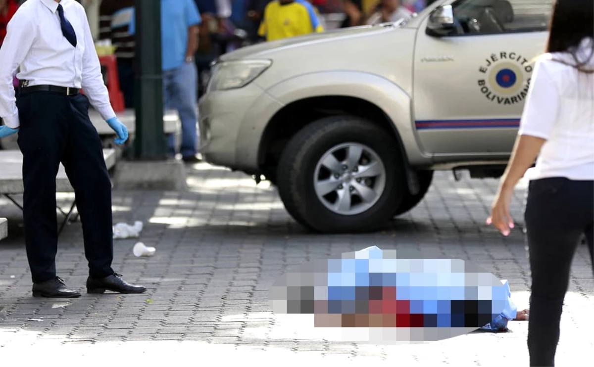Venezuela\'da Sokak Çocukları, 2 Askeri Bıçaklayarak Öldürdü