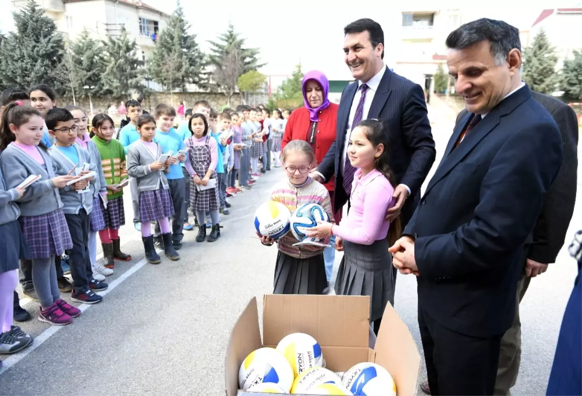 Top Vaadini Yerine Getiremedi, Başkandan Yardım Istedi