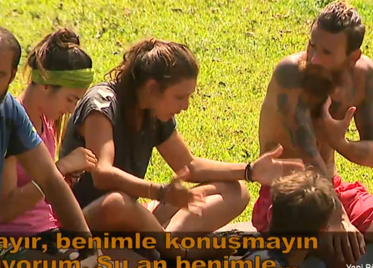 Tuğçe\'den Takım Arkadaşlarına Tepki! "Benimle Konuşmayın"