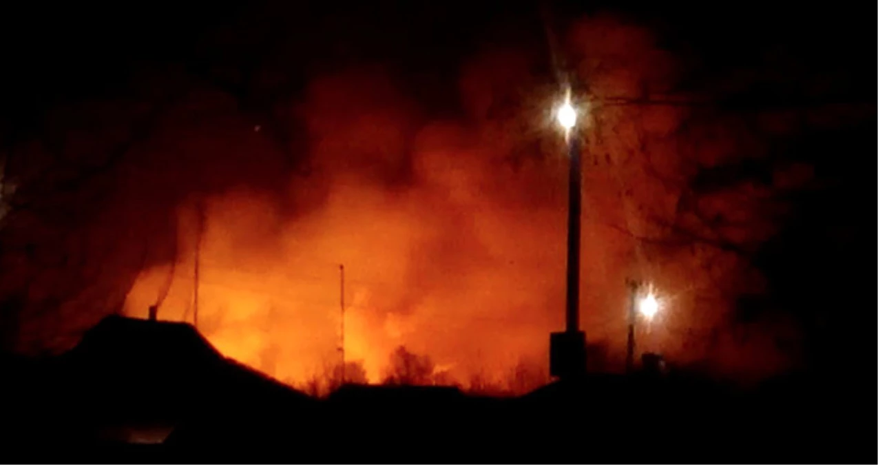 Ukrayna\'da Cephanelikte Patlama: Binlerce Kişi Tahliye Edildi